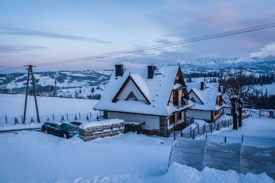 Zima w góralskiej  dolinie
