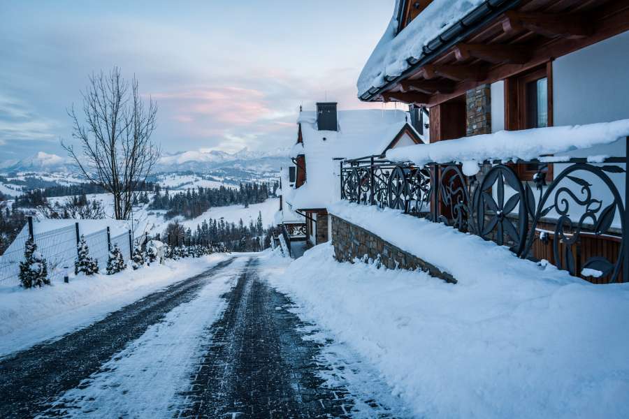 Zima w góralskiej  dolinie